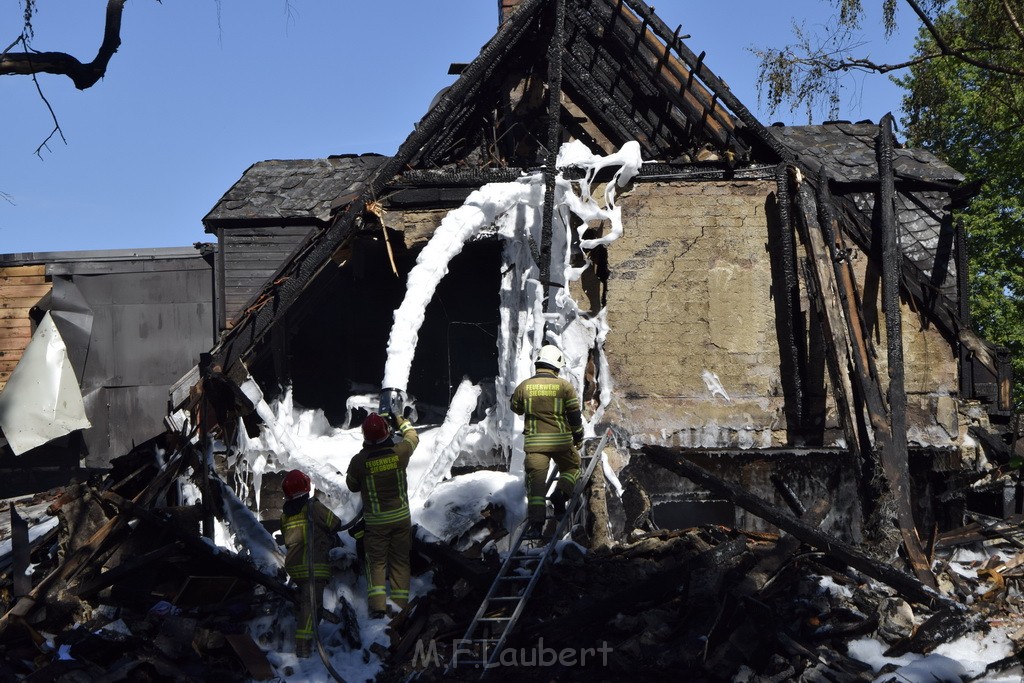 Grossfeuer Einfamilienhaus Siegburg Muehlengrabenstr P1384.JPG - Miklos Laubert